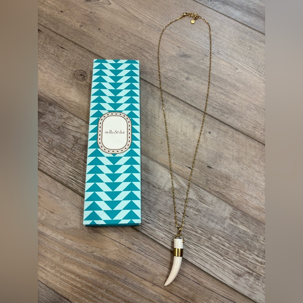Stella & Dot- Sahara Horn Necklace
